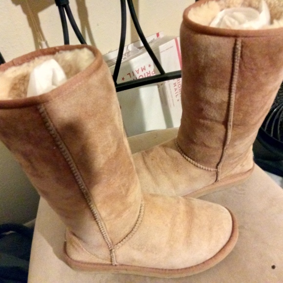 UGG Shoes - UGGS, size 6